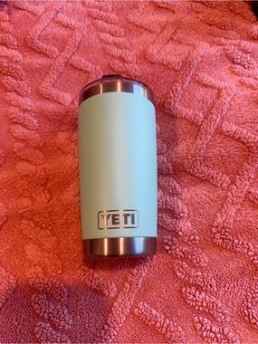 YETI Rambler 20 oz Seafoam Insulated Tumbler with Lid